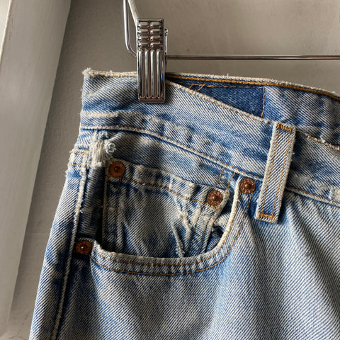 90's Cropped Levi’s 501 - 30” x 24”