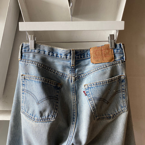 90's Cropped Levi’s 501 - 30” x 24”