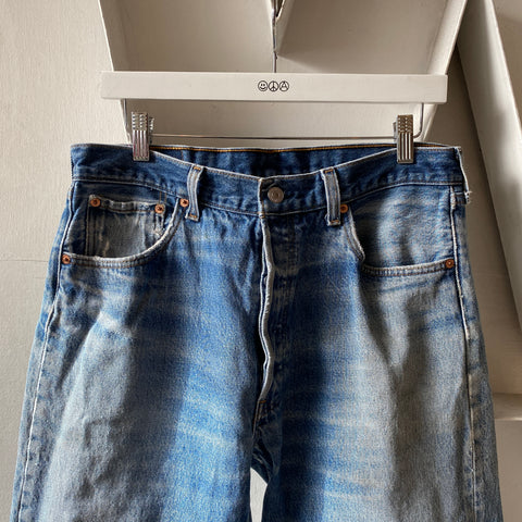 90's Levi’s 501 - 33” x 29”
