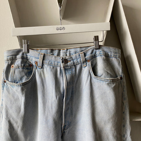 90's Levi’s 501 - 36” x 27.5”