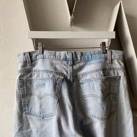 90's Levi’s 501 - 36” x 27.5”