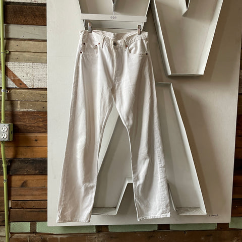 90’s White Levi’s 501 - 30” x 30”