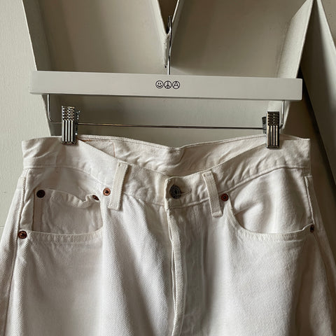 90’s White Levi’s 501 - 30” x 30”