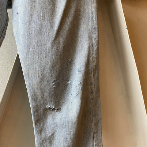 90's Levi’s 501 - 33” x 29”