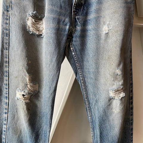 90’s Levi’s 501 - 32” x 30.5”