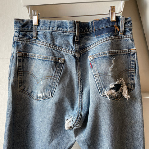 90’s Levi’s 501 - 32” x 30.5”