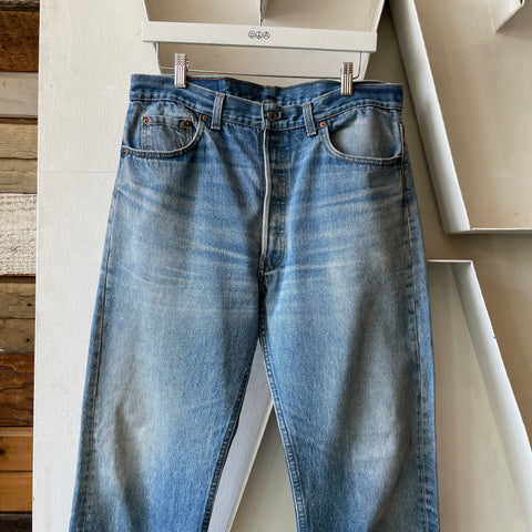 90’s Levi’s 501 - 34” x 30”