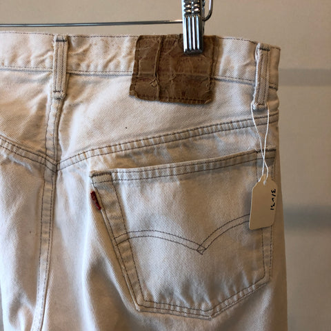 80's White Levi's Tapered Fit - 28 x 28