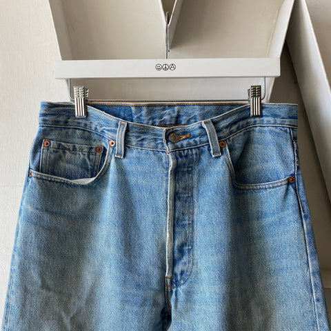90's Levi’s 501 - 33” x 31”