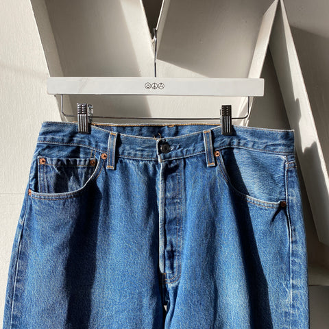 90’s Levi’s 501 - 34” x 30”