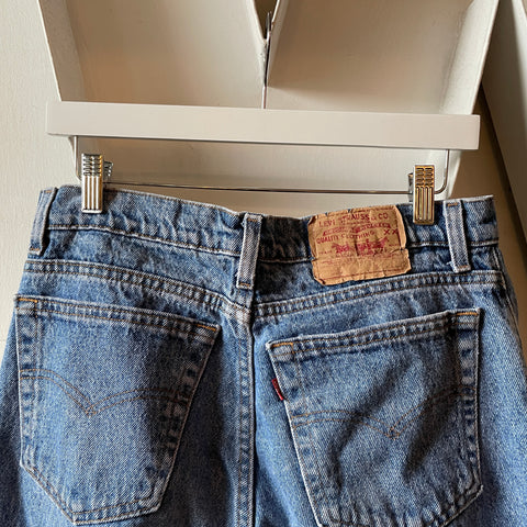 90’s Levi’s 550 - 32” x 28.5”