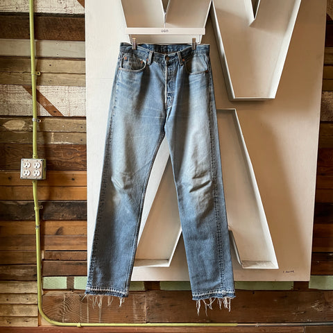 90’s Levi’s 501 - 33” x 35”
