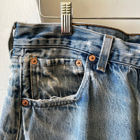90’s Levi’s 501 - 32" x 35"