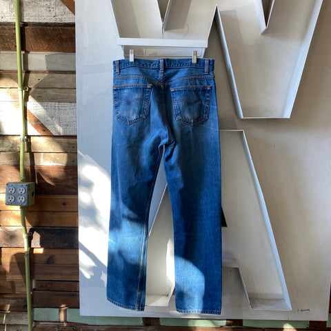 90's Levi’s 501 - 33” x 30”
