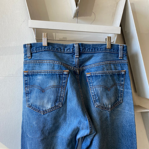 90's Levi’s 501 - 33” x 30”