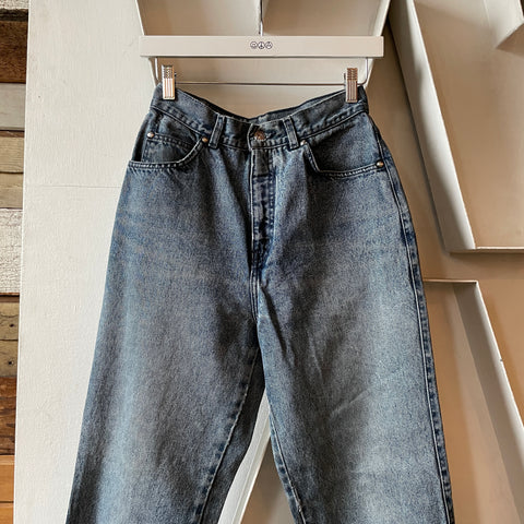 90’s Levi’s 900 Series - 26” x 26”