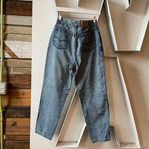 90’s Levi’s 900 Series - 26” x 26”