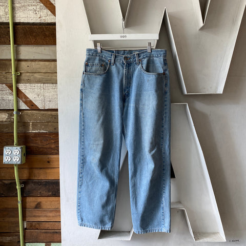 90's Levi’s 550 - 33” x 27”