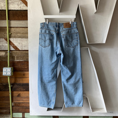 90's Levi’s 550 - 33” x 27”
