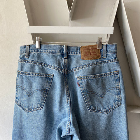 90's Levi’s 550 - 33” x 27”