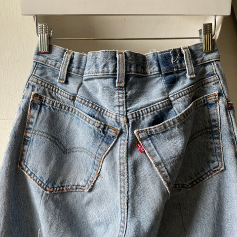 90’s Thrashed Levi’s 501 - 27” x 26”