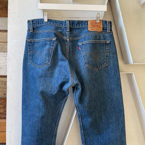 90’s Levi’s 501 - 35” x 27”