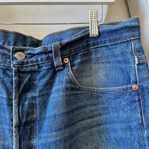 90’s Levi’s 501 - 36” x 27”