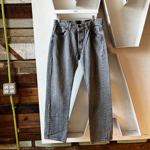 90’s Levi’s 501 - 32” x 31”