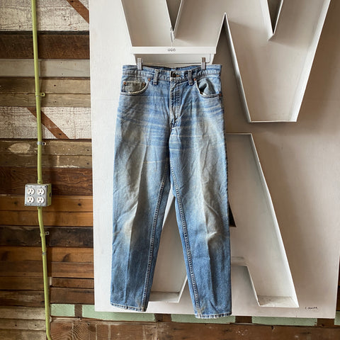 90's Levi’s 550 - 33” x 31.5”