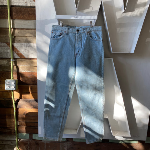 90's Levi’s 550 - 35” x 32”
