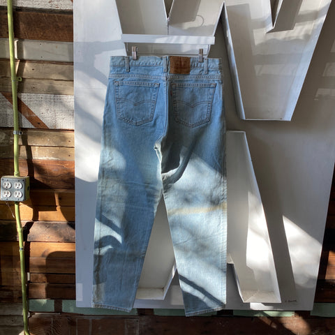90's Levi’s 550 - 35” x 32”