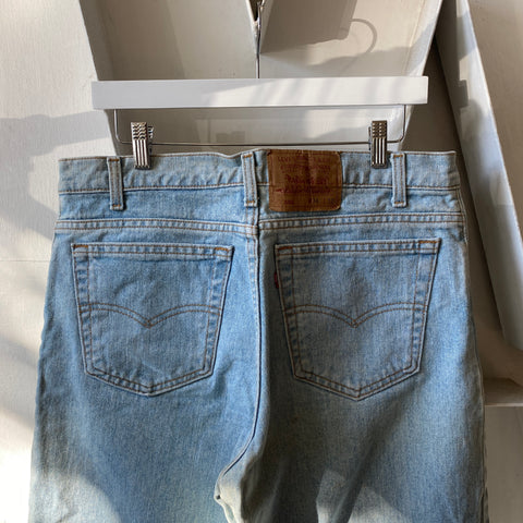 90's Levi’s 550 - 35” x 32”