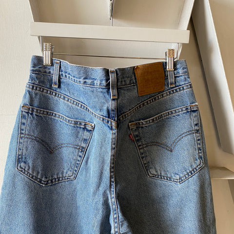 90’s Levi’s 550 - 30” x 30”