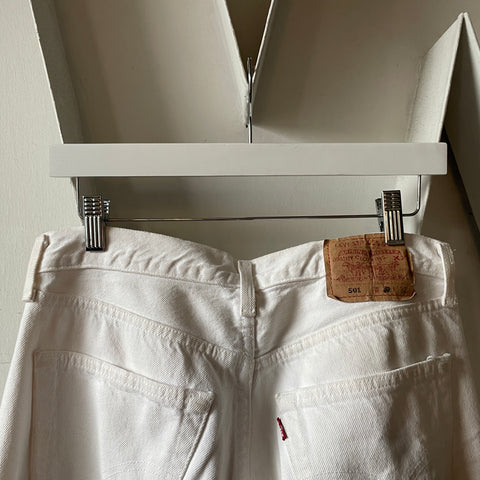 90’s White Levi’s 501 - 30” x 30”