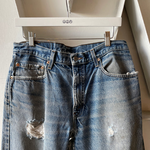 90’s Levi’s 501 - 32” x 30.5”