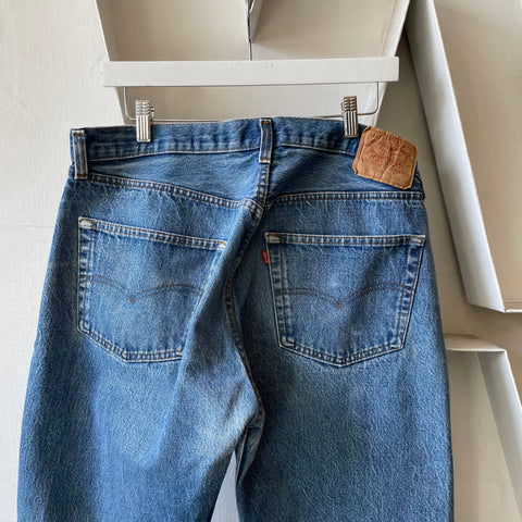 80’s Levi’s 501 - 35” x 28”