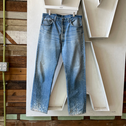 90’s Levi’s 501 - 34” x 30”