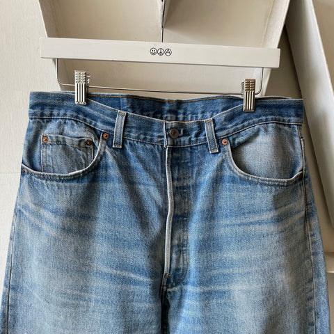 90’s Levi’s 501 - 34” x 30”