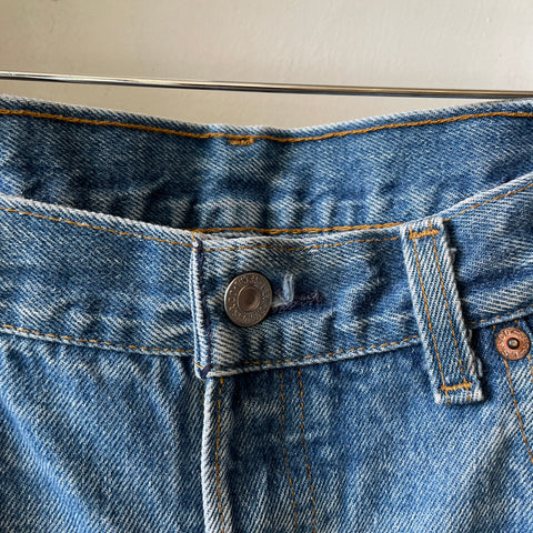 90’s Levi’s 501 - 34” x 30”