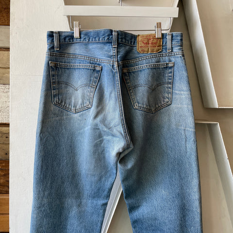 90’s Levi’s 501 - 34” x 30”