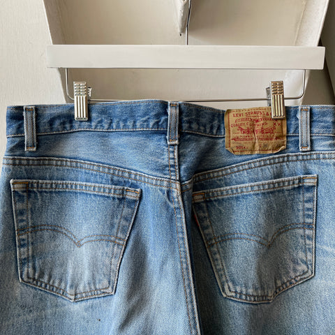 90’s Levi’s 501 - 34” x 30”