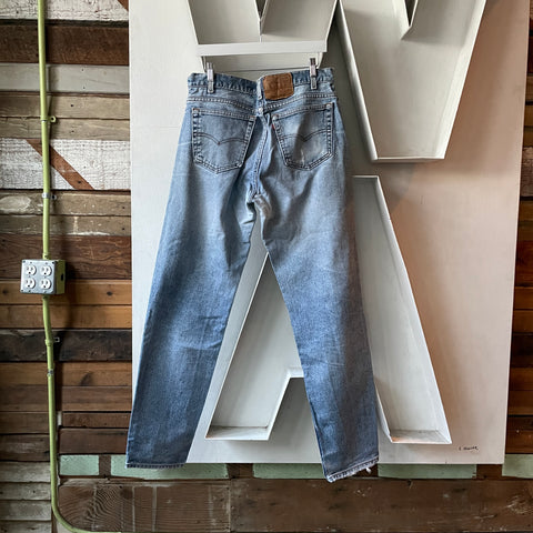 90’s Levi’s 550 - 34” x 33”