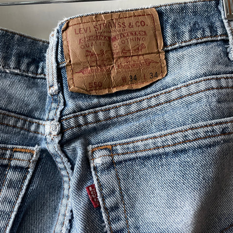 90’s Levi’s 550 - 34” x 33”