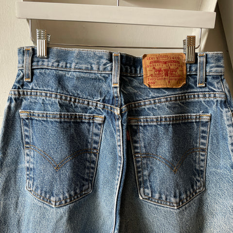 90’s Levi’s 550 - 30” x 32”