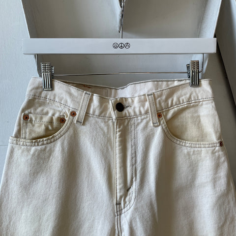 90’s Cream Levi’s 550 - 27.5” x 30.5”