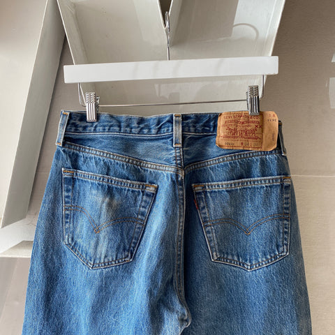 90’s Levi’s 501 - 32” x 31”