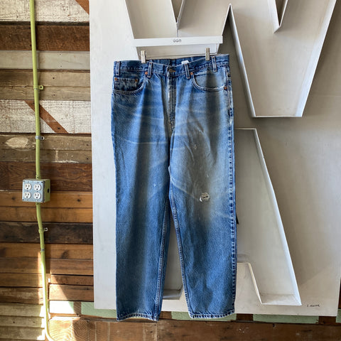 90's Levi's 550 - 37” x 31.5”
