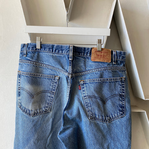 90's Levi's 550 - 37” x 31.5”