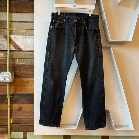 80’s Levi’s 501 - 32” x 28”
