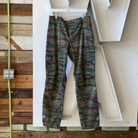 90’s Cabelas Tiger Camo Pants - 33" x 32"